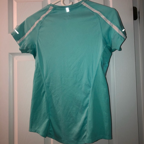 Nike athletic top - Picture 3 of 3